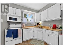 98 SURREY CRESCENT - 11