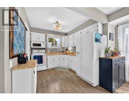 98 SURREY CRESCENT - 12