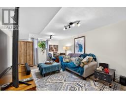 98 SURREY CRESCENT - 23