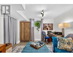 98 SURREY CRESCENT - 24