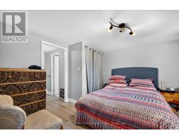98 SURREY CRESCENT - 29