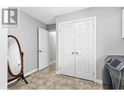 93 MCTAGGART COURT - 30