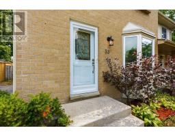 33 ASHLEY CRESCENT - 10
