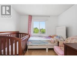 33 ASHLEY CRESCENT - 30