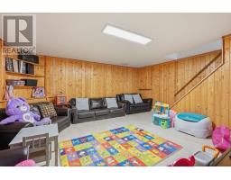 33 ASHLEY CRESCENT - 34