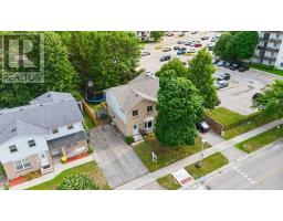 33 ASHLEY CRESCENT - 4
