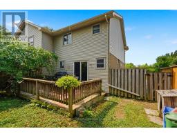 33 ASHLEY CRESCENT - 44