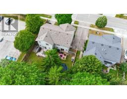 33 ASHLEY CRESCENT - 45