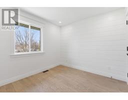 54 LLOYD MANOR CRESCENT - 35