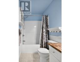 27 - 505 BLUE JAY DRIVE - 16