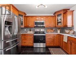 176 BUTTERCUP COURT - 9