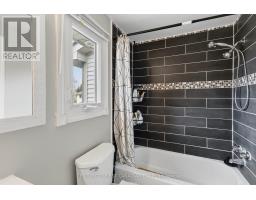 6 - 720 DEVERON CRESCENT - 34