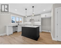34 POSTMA CRESCENT - 8
