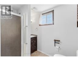 74 PATIENCE CRESCENT - 33
