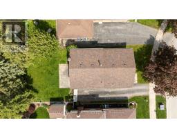 74 PATIENCE CRESCENT - 44