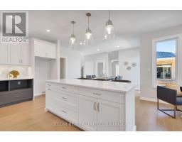 4 KEBA CRESCENT - 12