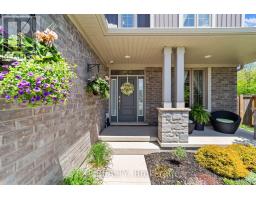 26 CAROLINA CRESCENT - 43