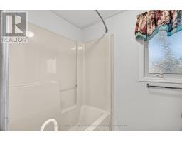 48 REDFORD DRIVE - 23