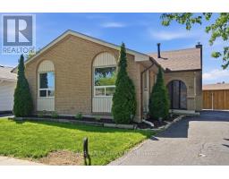 15 RENNY CRESCENT - 1