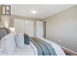 15 RENNY CRESCENT - 17