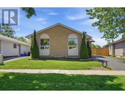 15 RENNY CRESCENT - 2