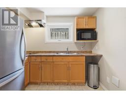 15 RENNY CRESCENT - 28