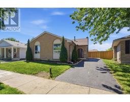 15 RENNY CRESCENT - 3