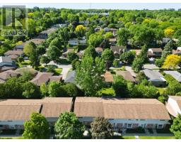 17 - 226 HIGHVIEW AVENUE W - 40