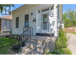 208 MAITLAND STREET - 4