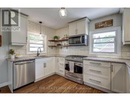 697 VICTORIA STREET - 14