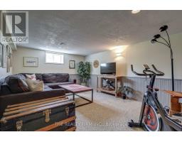 697 VICTORIA STREET - 25