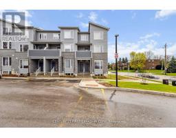 21 - 990 DEVERON CRESCENT - 1