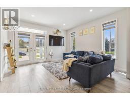 21 - 990 DEVERON CRESCENT - 23