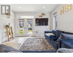 21 - 990 DEVERON CRESCENT - 27