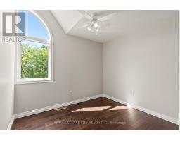 42 - 9 AILSA PLACE - 33