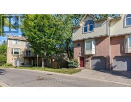 42 - 9 AILSA PLACE - 40