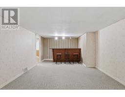 15 HAWKESBURY AVENUE - 23