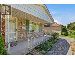 15 HAWKESBURY AVENUE - 3
