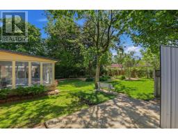 15 HAWKESBURY AVENUE - 30