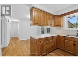 15 HAWKESBURY AVENUE - 7