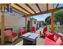 670 GLENGYLE CRESCENT - 40