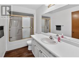 11 RICKWOOD PLACE - 16