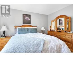 54 NAPOLEON DRIVE - 25