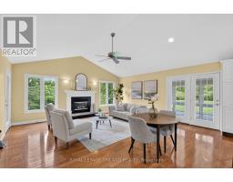 14 - 87 DONKER DRIVE - 12