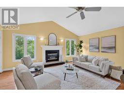 14 - 87 DONKER DRIVE - 18