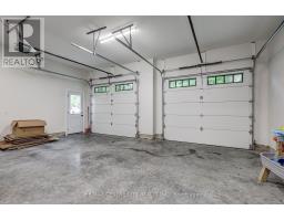 9 DELEVAN CRESCENT - 28