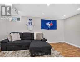 27 COOK CRESCENT - 32