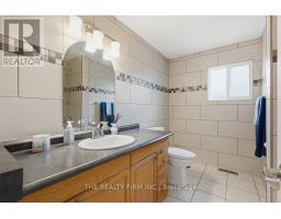 43 CLARA CRESCENT - 32