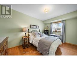 25 RODNEY CRESCENT - 32