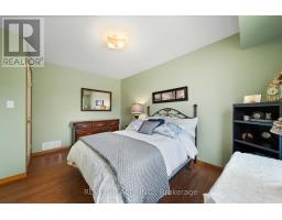 25 RODNEY CRESCENT - 33